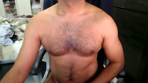 Snapshot of night_rider09711 chatting on January 22, 6:52 am night_rider09711 online show from January 22, 6:52 am