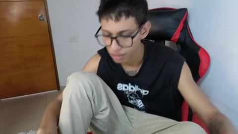 niklaus_wolf online show from April 8, 7:00 pm