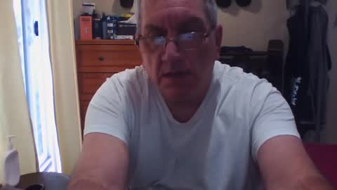 Snapshot of nionios67 chatting on October 26, 1:46 pm Dennis online show from October 26, 1:46 pm