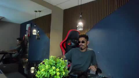 Noah online show from March 3, 9:43 pm