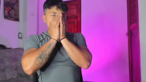 noah_223 online show from April 17, 4:04 am