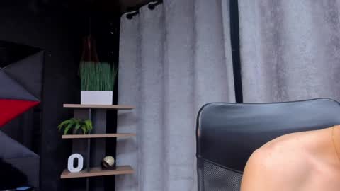 Noah Brigth online show from December 19, 1:50 am