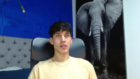 Noah Brigth online show from December 10, 1:51 am