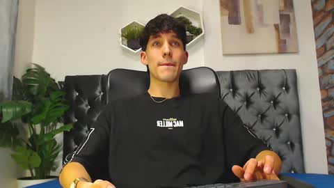 Noah Brigth online show from December 13, 12:42 am