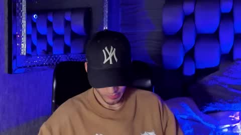 Noah Brigth online show from October 26, 1:40 am