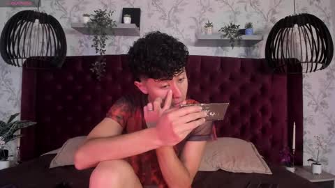 noah_dupont_ online show from February 14, 12:00 pm