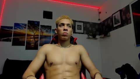 noah_flynn1 online show from February 26, 6:48 am