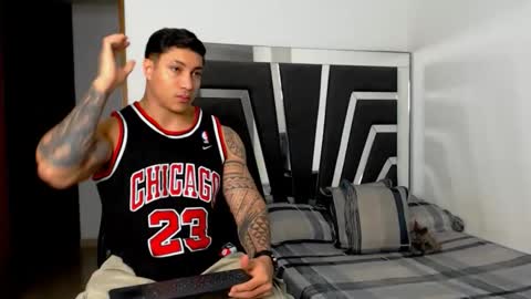 Snapshot of noah_harris01 chatting on October 31, 10:57 pm Noah Harris01 online show from October 31, 10:57 pm