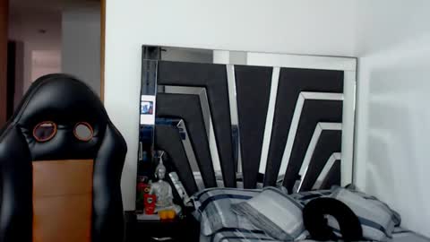 Snapshot of noah_harris01 chatting on December 19, 10:00 pm Noah Harris01 online show from December 19, 10:00 pm