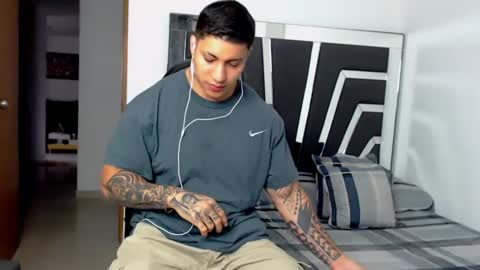 Snapshot of noah_harris01 chatting on February 10, 11:46 am Noah Harris01 online show from February 10, 11:46 am