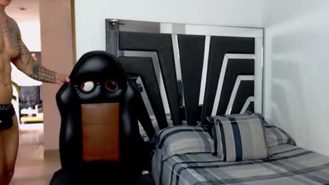 Snapshot of noah_harris01 chatting on September 10, 1:54 pm Noah Harris01 online show from September 10, 1:54 pm