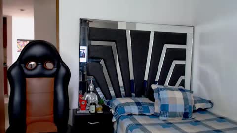 Noah Harris01 online show from March 12, 4:26 pm