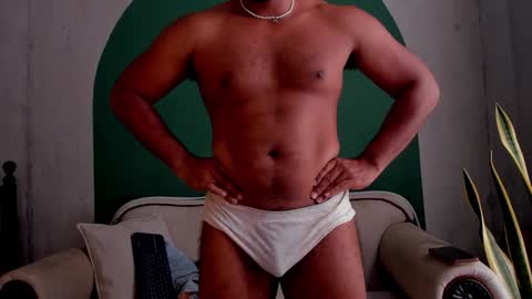 Snapshot of noah_jones__ chatting on September 18, 6:43 pm Noah online show from September 18, 6:43 pm