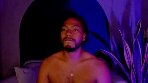 Snapshot of noah_jones__ chatting on March 8, 1:26 am Noah online show from March 8, 1:26 am