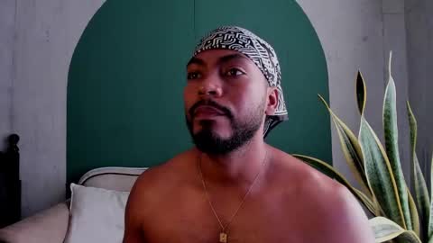 Snapshot of noah_jones__ chatting on February 10, 6:13 pm Noah online show from February 10, 6:13 pm