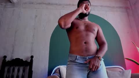 Snapshot of noah_jones__ chatting on February 2, 5:59 pm Noah online show from February 2, 5:59 pm