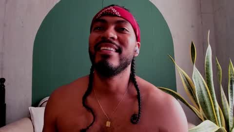 Snapshot of noah_jones__ chatting on February 14, 9:43 pm Noah online show from February 14, 9:43 pm