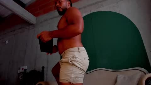 Snapshot of noah_jones__ chatting on September 20, 7:14 pm Noah online show from September 20, 7:14 pm