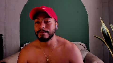 Snapshot of noah_jones__ chatting on February 21, 9:00 pm Noah online show from February 21, 9:00 pm