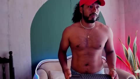 Snapshot of noah_jones__ chatting on January 30, 5:06 pm Noah online show from January 30, 5:06 pm