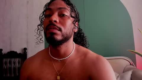 Snapshot of noah_jones__ chatting on January 27, 8:28 pm Noah online show from January 27, 8:28 pm