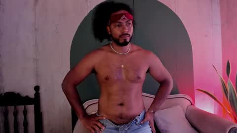 Snapshot of noah_jones__ chatting on January 23, 7:18 pm Noah online show from January 23, 7:18 pm