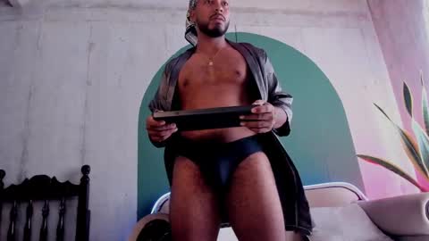 Snapshot of noah_jones__ chatting on February 4, 6:06 pm Noah online show from February 4, 6:06 pm