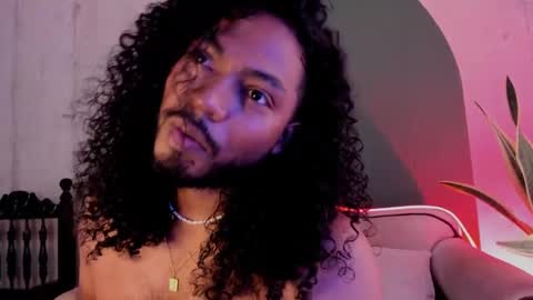 Snapshot of noah_jones__ chatting on January 22, 5:38 pm Noah online show from January 22, 5:38 pm