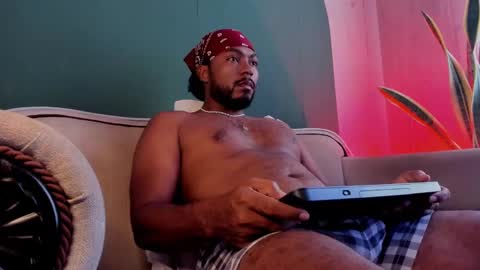 Snapshot of noah_jones__ chatting on January 26, 1:47 pm Noah online show from January 26, 1:47 pm