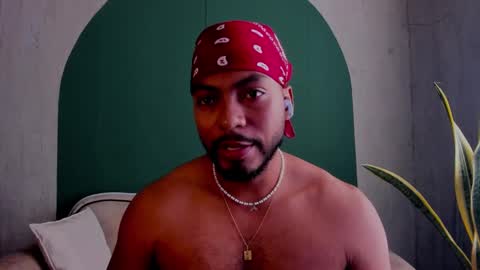 Snapshot of noah_jones__ chatting on March 1, 5:38 pm Noah online show from March 1, 5:38 pm