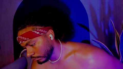 Snapshot of noah_jones__ chatting on March 5, 1:42 am Noah online show from March 5, 1:42 am