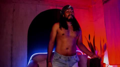 Snapshot of noah_jones__ chatting on December 12, 5:20 am Noah online show from December 12, 5:20 am