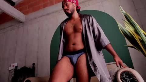 Snapshot of noah_jones__ chatting on February 20, 7:08 pm Noah online show from February 20, 7:08 pm