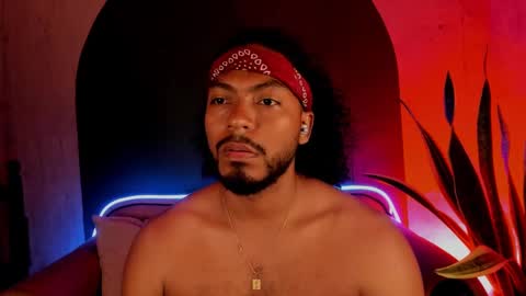 Snapshot of noah_jones__ chatting on February 7, 12:09 am Noah online show from February 7, 12:09 am