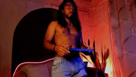 Snapshot of noah_jones__ chatting on December 22, 5:34 am Noah online show from December 22, 5:34 am