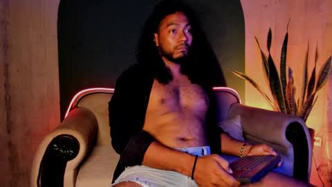 Snapshot of noah_jones__ chatting on December 19, 6:56 am Noah online show from December 19, 6:56 am