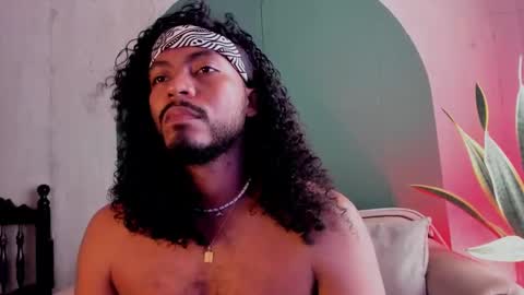 Snapshot of noah_jones__ chatting on January 28, 6:39 pm Noah online show from January 28, 6:39 pm