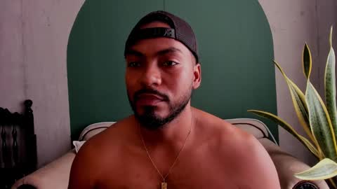 Snapshot of noah_jones__ chatting on February 7, 7:06 pm Noah online show from February 7, 7:06 pm