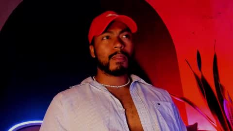 Snapshot of noah_jones__ chatting on December 17, 4:45 am Noah online show from December 17, 4:45 am