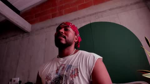 Snapshot of noah_jones__ chatting on January 25, 10:18 pm Noah online show from January 25, 10:18 pm