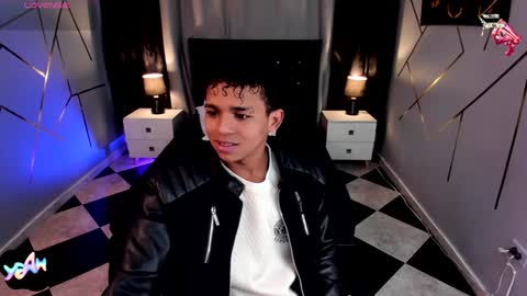 noah_smith04 online show from January 31, 12:40 pm