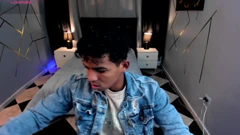 noah_smith04 online show from January 29, 12:45 pm