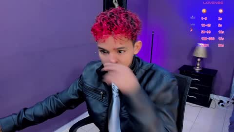 noah_smith04 online show from December 5, 12:44 pm