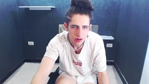 noah_sokolov online show from January 14, 1:54 am