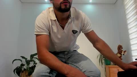 LIAM- noah online show from February 17, 1:21 pm