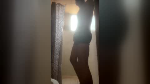 noecervantes232834905 online show from April 18, 7:04 pm