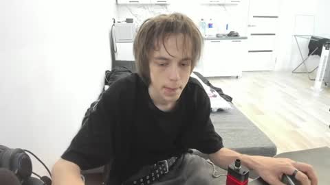 nolan_sagee online show from June 19, 10:20 am