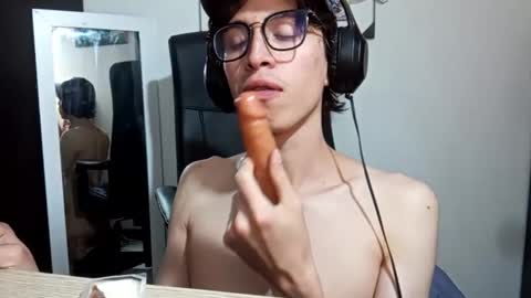 Snapshot of norehg__ chatting on September 19, 9:53 am Norehg online show from September 19, 9:53 am