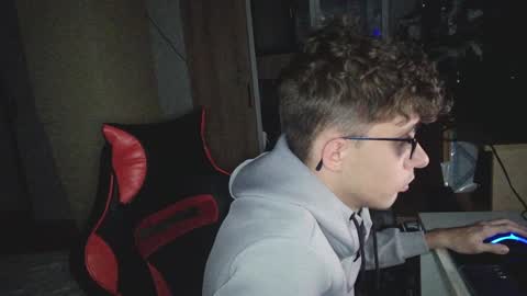 Snapshot of notspace_721128 chatting on December 5, 6:02 pm NotSpace   online show from December 5, 6:02 pm