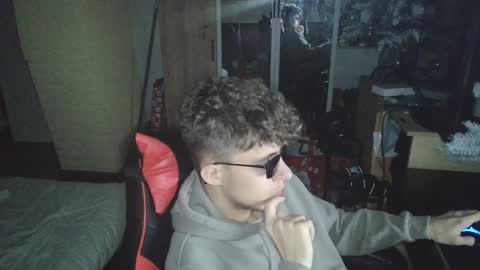 Snapshot of notspace_721128 chatting on December 12, 5:37 pm NotSpace   online show from December 12, 5:37 pm